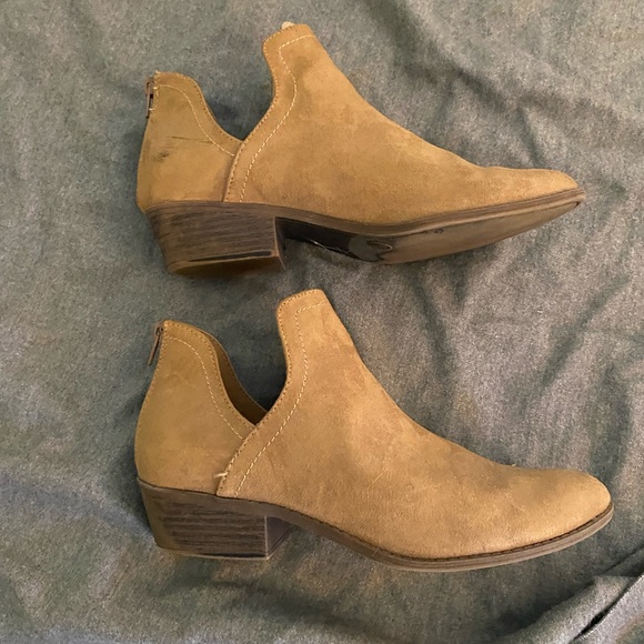 Tan suede booties size 8.5 - Picture 2 of 6
